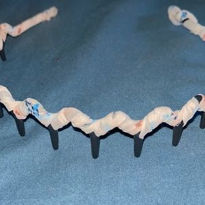 Multicolored headband with inserts
